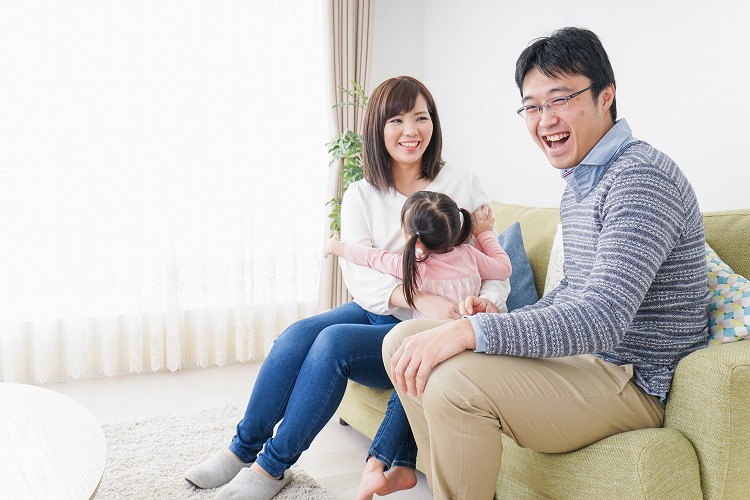 新築の注文住宅を買ってご満悦の夫婦