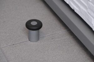 一条工務店のドアストッパーは必要？選び方と設置のメリット・デメリット